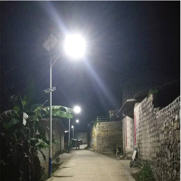 太陽能路燈不亮大都是蓄電池報廢--太陽能路燈維修怎樣選擇蓄電池呢？